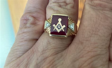 What is the meaning of a Masonic Ring, and how to wear it.